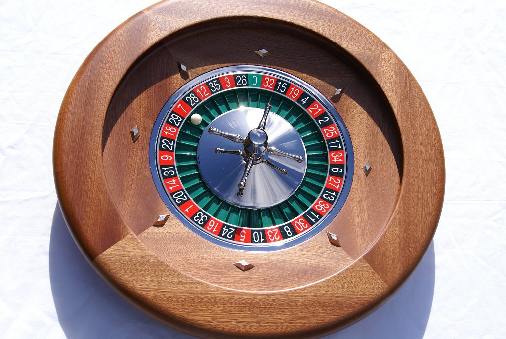 Dal Negro Montecarlo 50cm Mahogany Roulette Wheel - Masters Traditional Games shop Dal Negro Montecarlo 50cm Mahogany Roulette Wheel