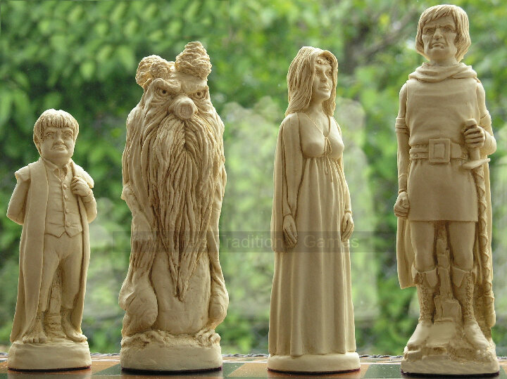 Lord of the Rings Berkeley Chess Set with 5 inch King - Masters Traditional Games Lord of the Rings Berkeley Chess Set with 5 inch King