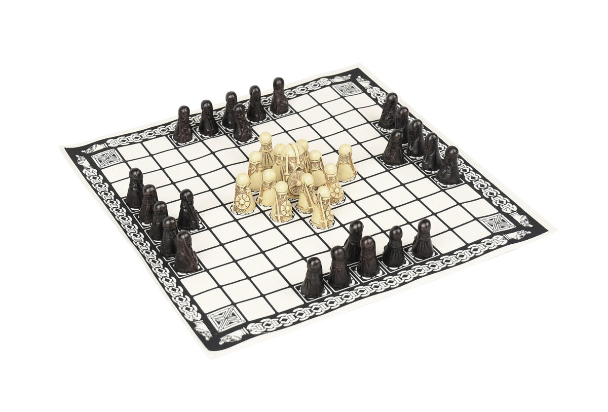 Hnefatafl Board Game - Viking Chess Set - Masters Edition - Masters Traditional Games Hnefatafl Board Game - Viking Chess Set - Masters Edition