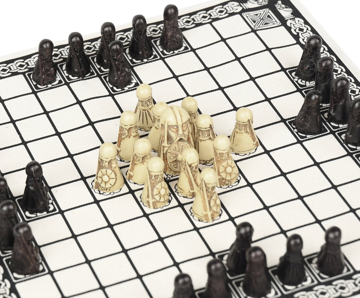 Hnefatafl Board Game - Viking Chess Set - Masters Edition - Masters Traditional Games Hnefatafl Board Game - Viking Chess Set - Masters Edition