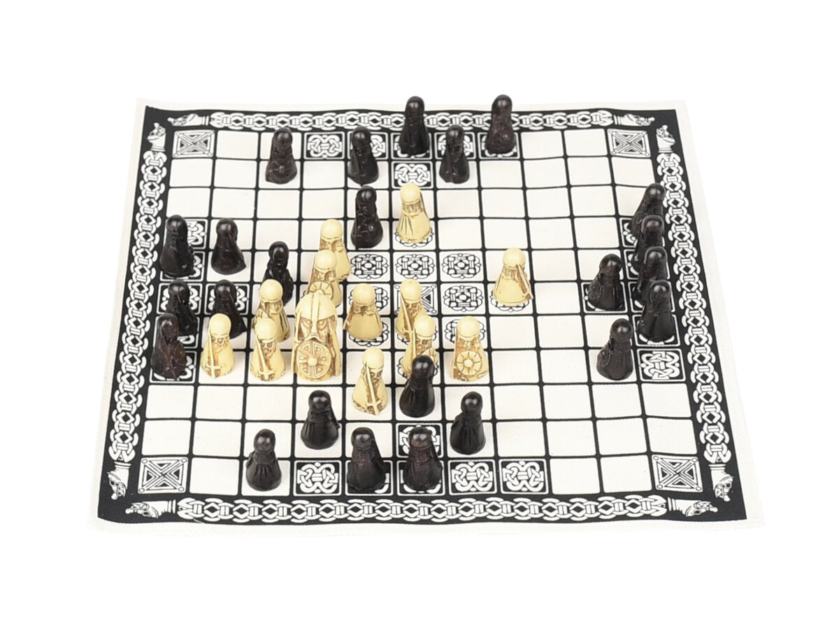 Hnefatafl Board Game - Viking Chess Set - Masters Edition - Masters Traditional Games Hnefatafl Board Game - Viking Chess Set - Masters Edition
