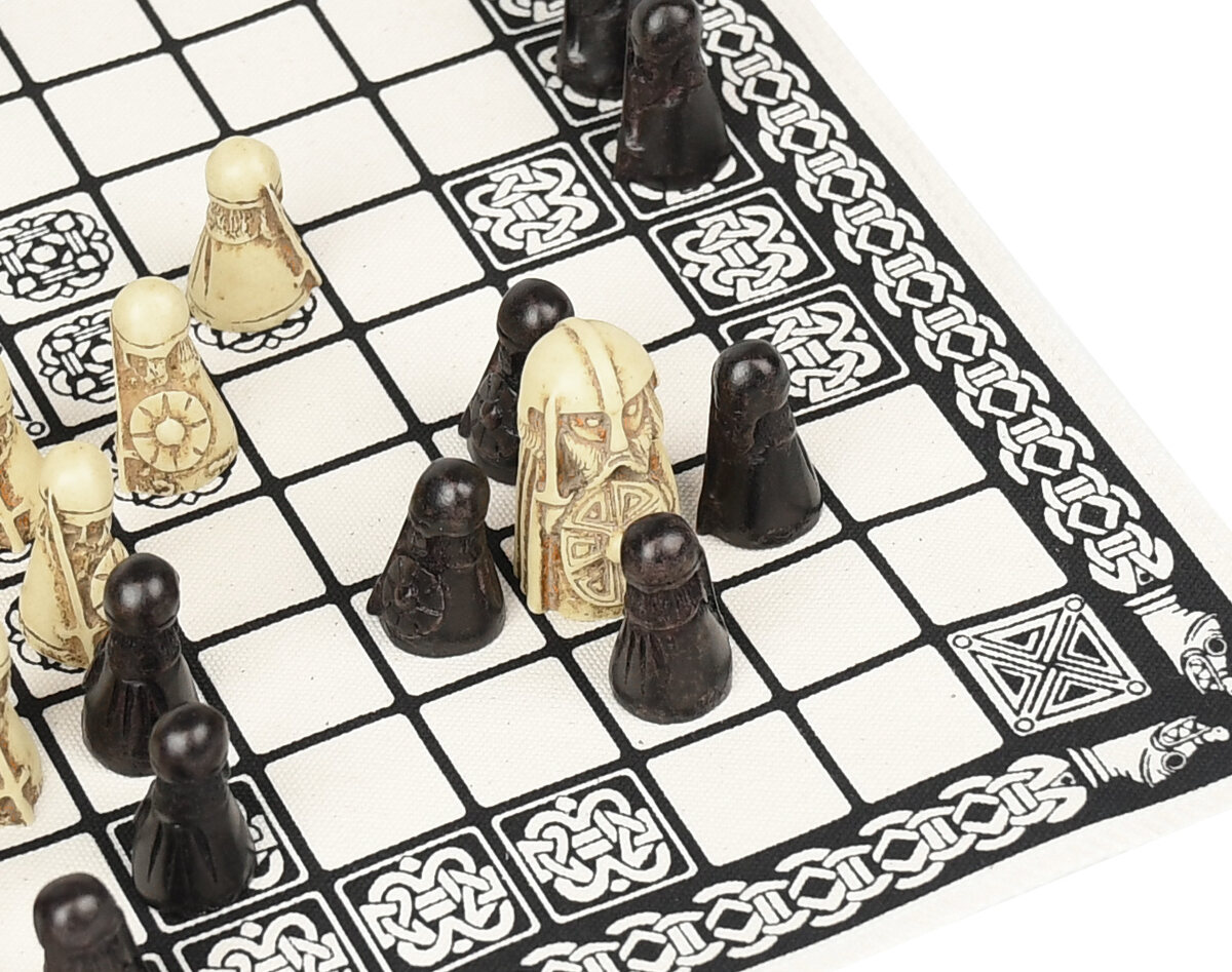 Hnefatafl Board Game - Viking Chess Set - Masters Edition - Masters Traditional Games Hnefatafl Board Game - Viking Chess Set - Masters Edition