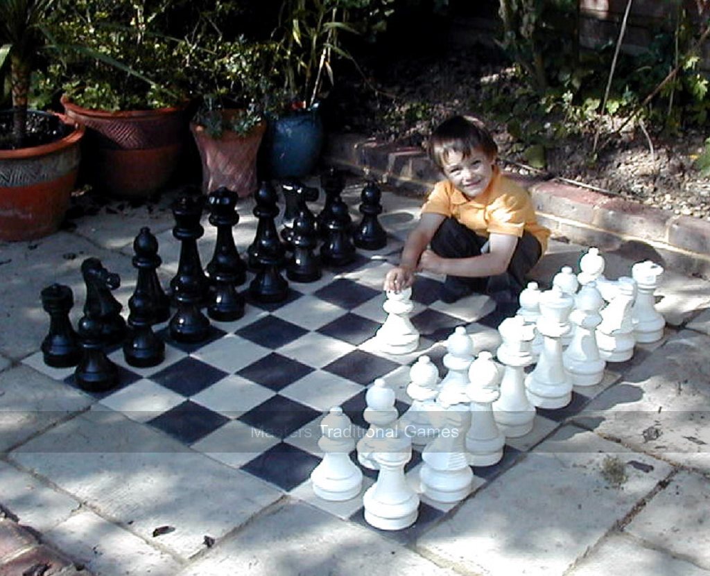 Rolly Mini-Giant Chess Set with Lawn Friendly Chequerboard - Masters Traditional Games Rolly Mini-Giant Chess Set with Lawn Friendly Chequerboard