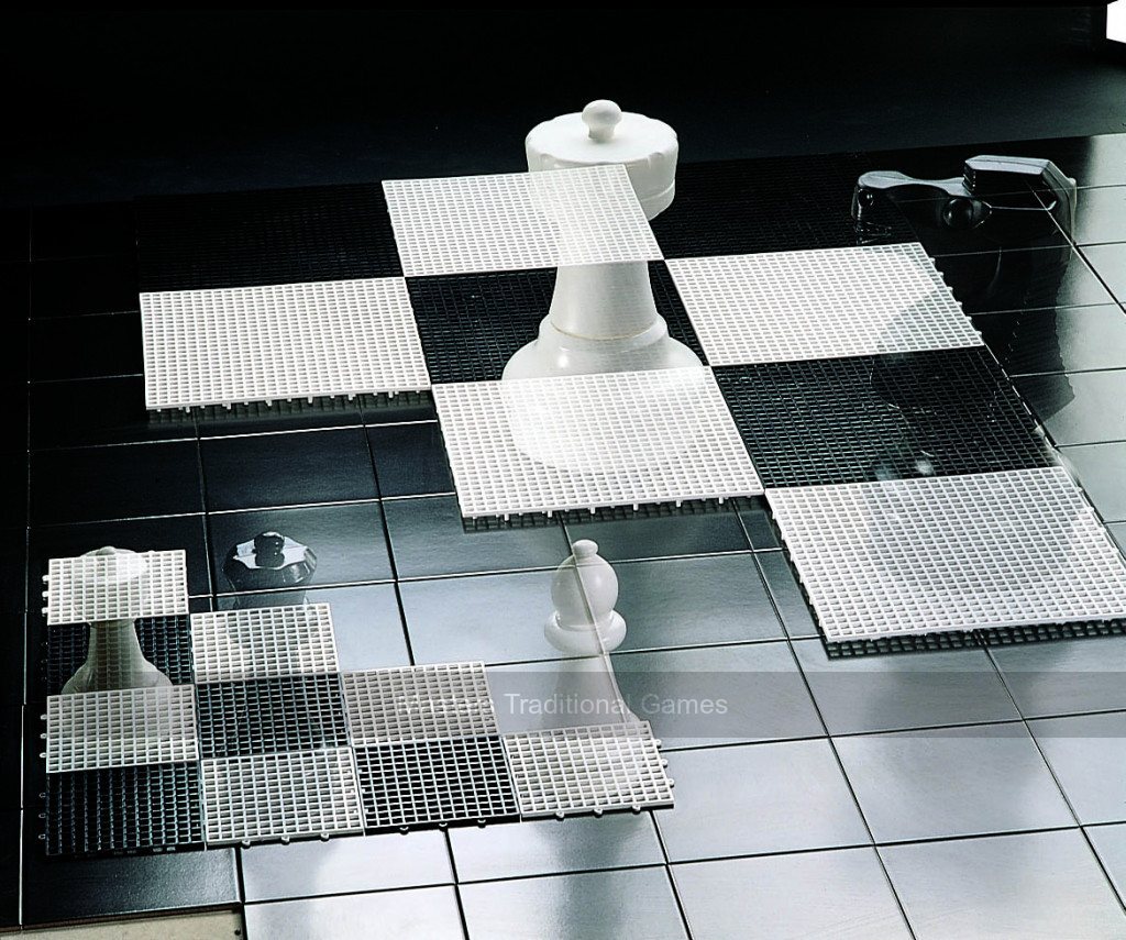Rolly Mini-Giant Chess Set with Lawn Friendly Chequerboard - Masters Traditional Games Rolly Mini-Giant Chess Set with Lawn Friendly Chequerboard