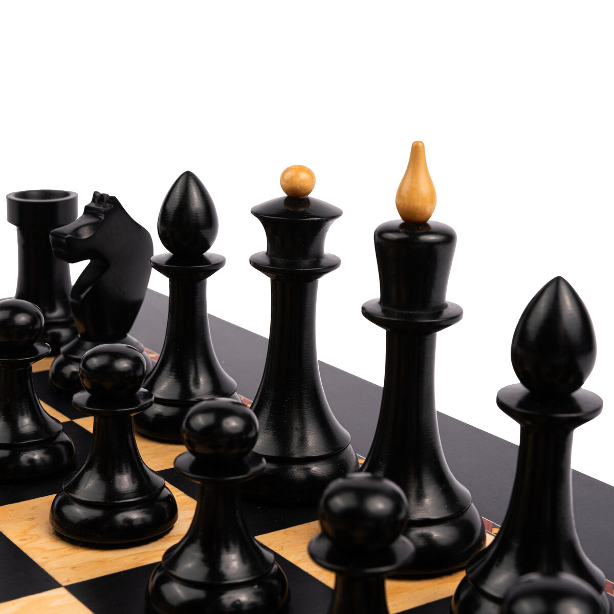 Ferrer - The Queen's Gambit Official Chess Set - Masters Traditional Games Ferrer - The Queen's Gambit Official Chess Set