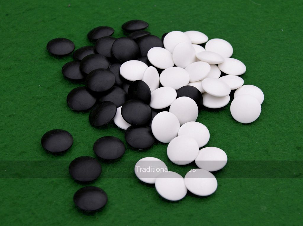Plastic Go Stones, 8.5mm thick (180 of each colour) - Masters Traditional Games shop Plastic Go Stones, 8.5mm thick (180 of each colour)