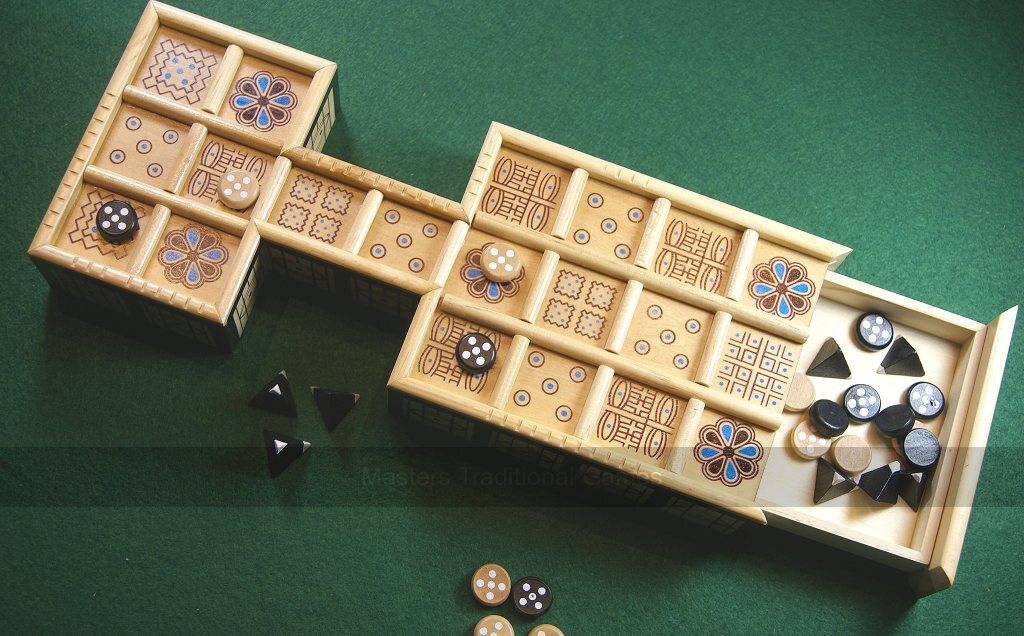 Wooden Royal Game of Ur with Drawer & Pyramid Dice - Masters Traditional Games Wooden Royal Game of Ur with Drawer & Pyramid Dice