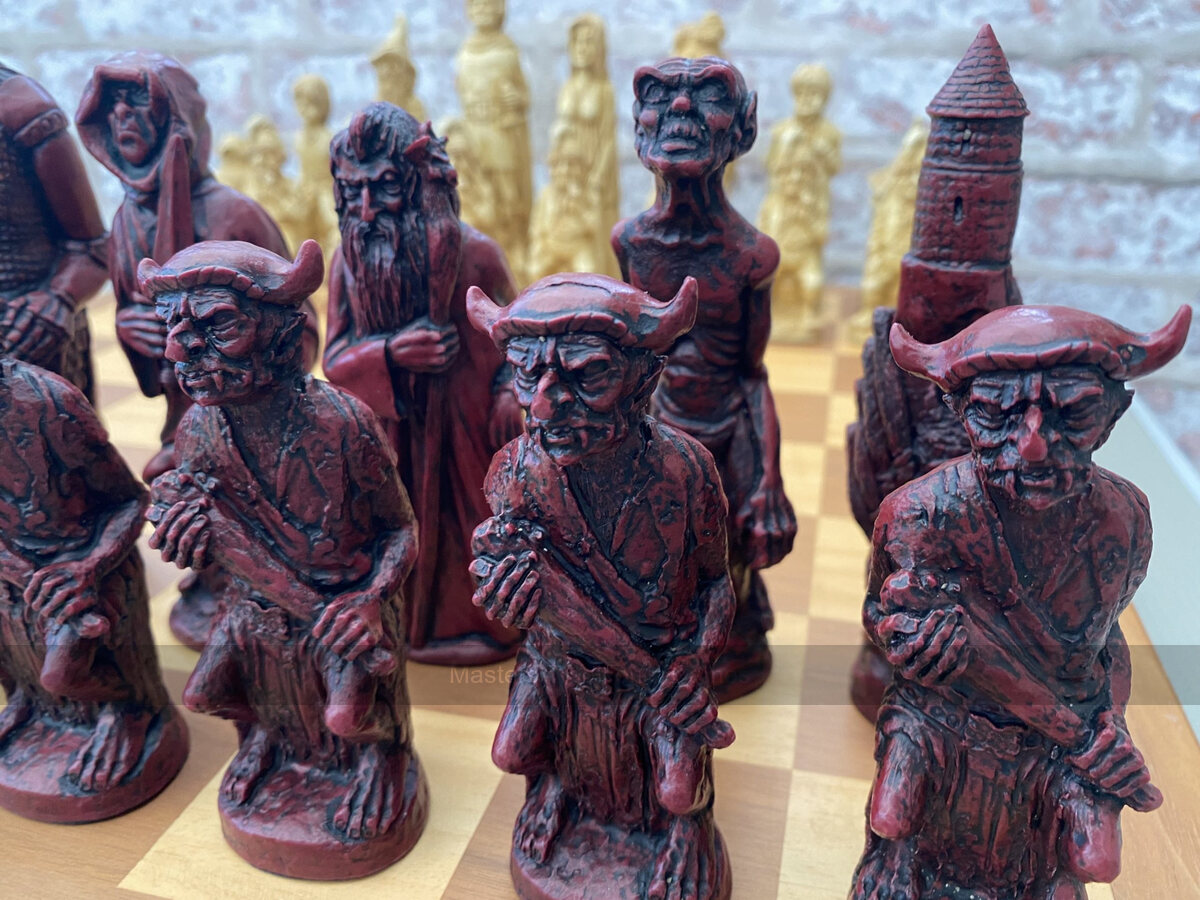 Lord of the Rings Berkeley Chess Set with 5 inch King - Masters Traditional Games Lord of the Rings Berkeley Chess Set with 5 inch King