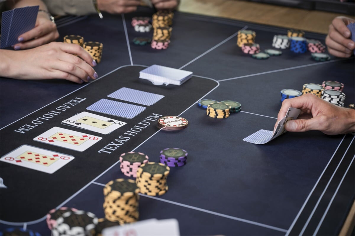 Engelhart Poker Mat - Range of colour and sizes - Masters Traditional Games Engelhart Poker Mat - Range of colour and sizes