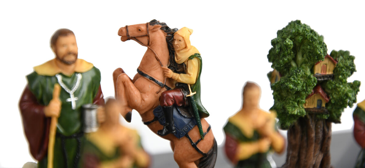 Italfama Robin Hood Chess Pieces - Resin, Hand-Painted - Masters Traditional Games Italfama Robin Hood Chess Pieces - Resin, Hand-Painted